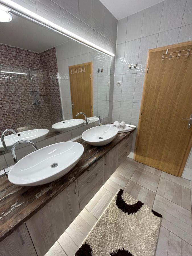 Sobe Zimmer Frei Pozsega Kültér fotó