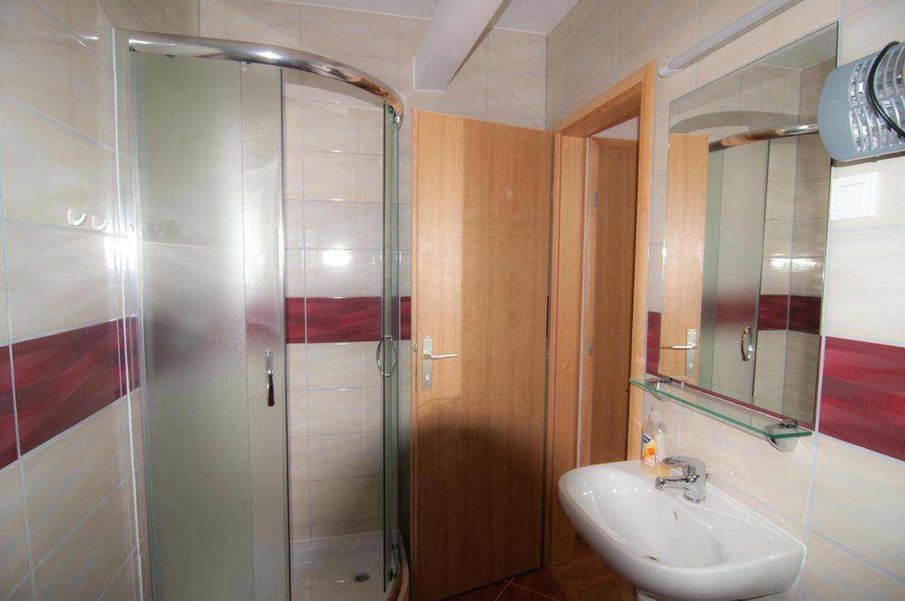 Sobe Zimmer Frei Pozsega Kültér fotó
